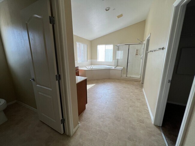 Building Photo - OVER 4000 SQ. FT. EXECUTIVE HOME IN GATED ...