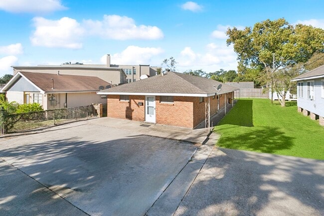 Primary Photo - 124 Lake Ave