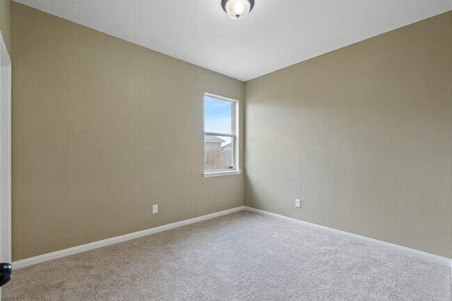 Building Photo - 18875 Maverick Ranch Rd E