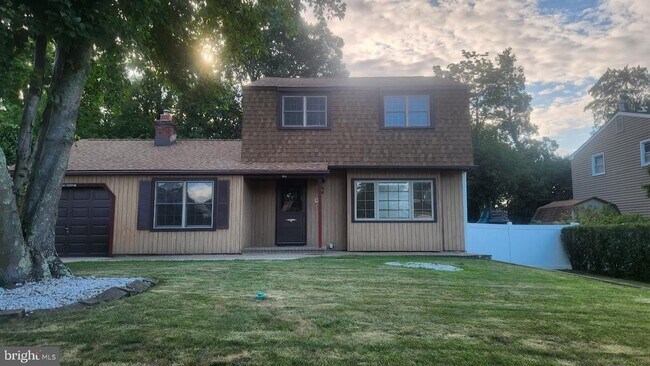 Primary Photo - 6 Cedar Creek Dr