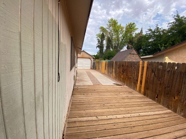 Building Photo - 4-Bedroom Retreat in Saint George – Cozy a...