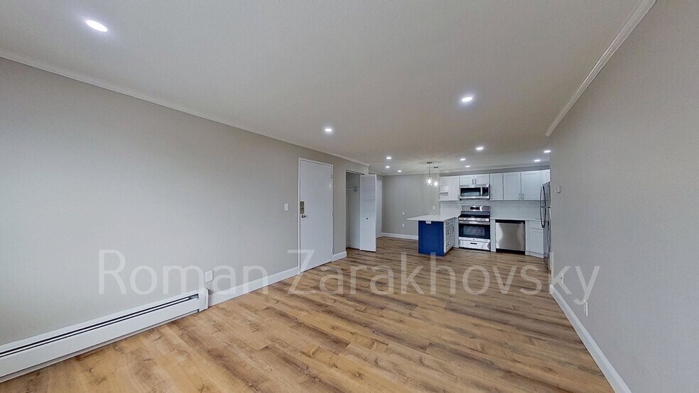 Building Photo - 979 Fellsway Rd