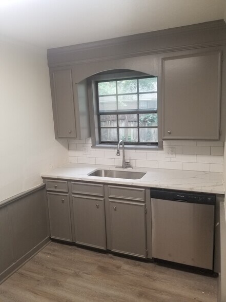 Building Photo - 203 bent creek circle south