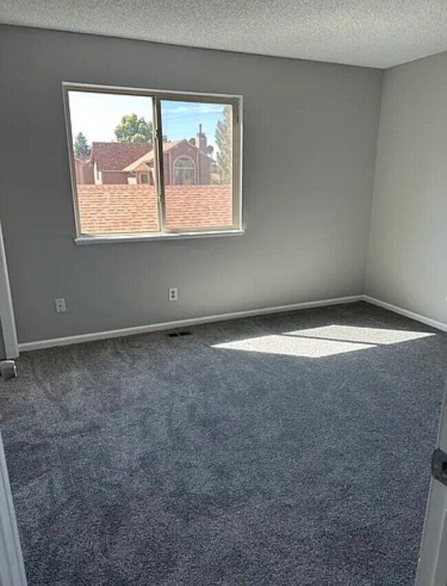 Building Photo - 1827 S Pitkin Cir