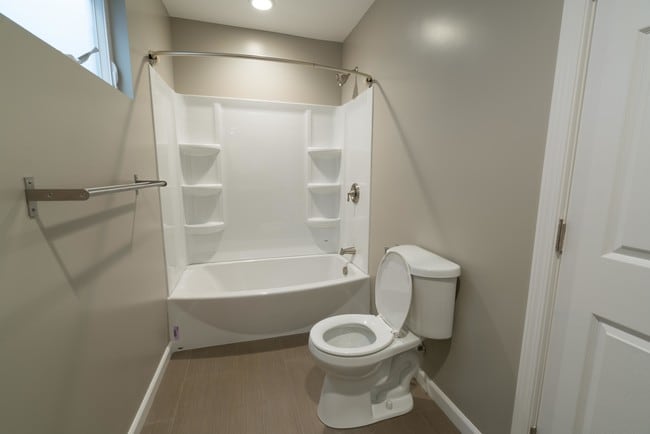 Upstairs bathroom - 1339 Quintero St