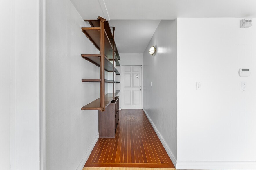 Building Photo - 2539 S Bayshore Dr