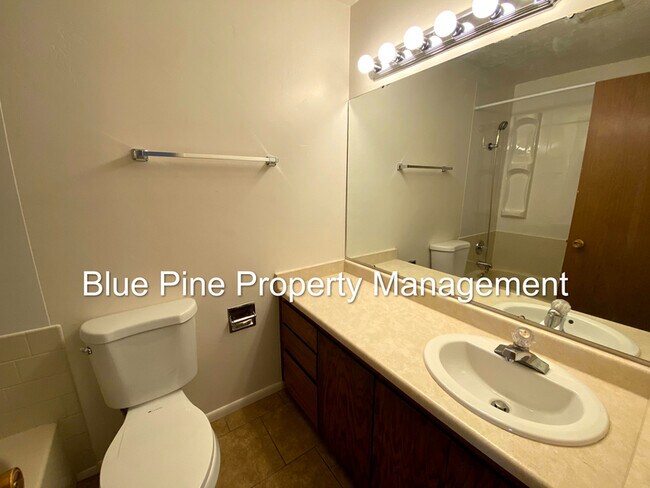 Building Photo - 672 Foster Dr