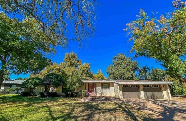 Primary Photo - 3204 Martin Blvd