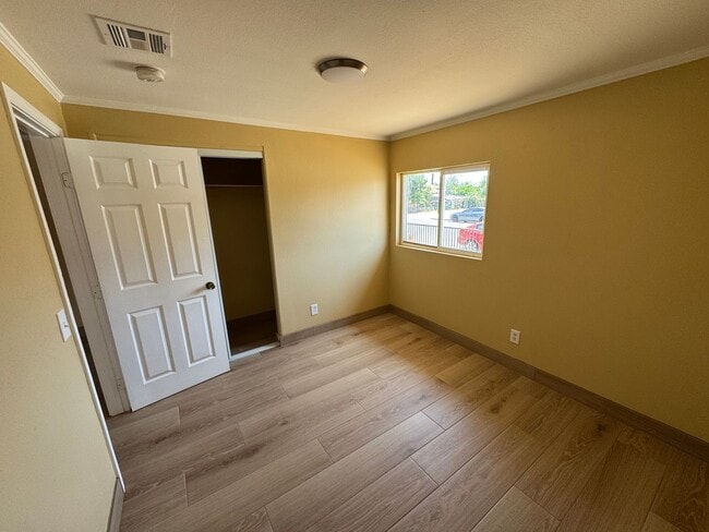 Building Photo - Newly Renovated 3 Bed, 3 Bath Ground Floor Unit in the Heart of Pomona; Modern, Efficient, and Mo...