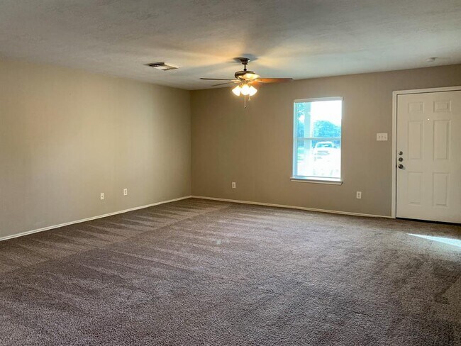 Building Photo - 1402 Swansfield Ln