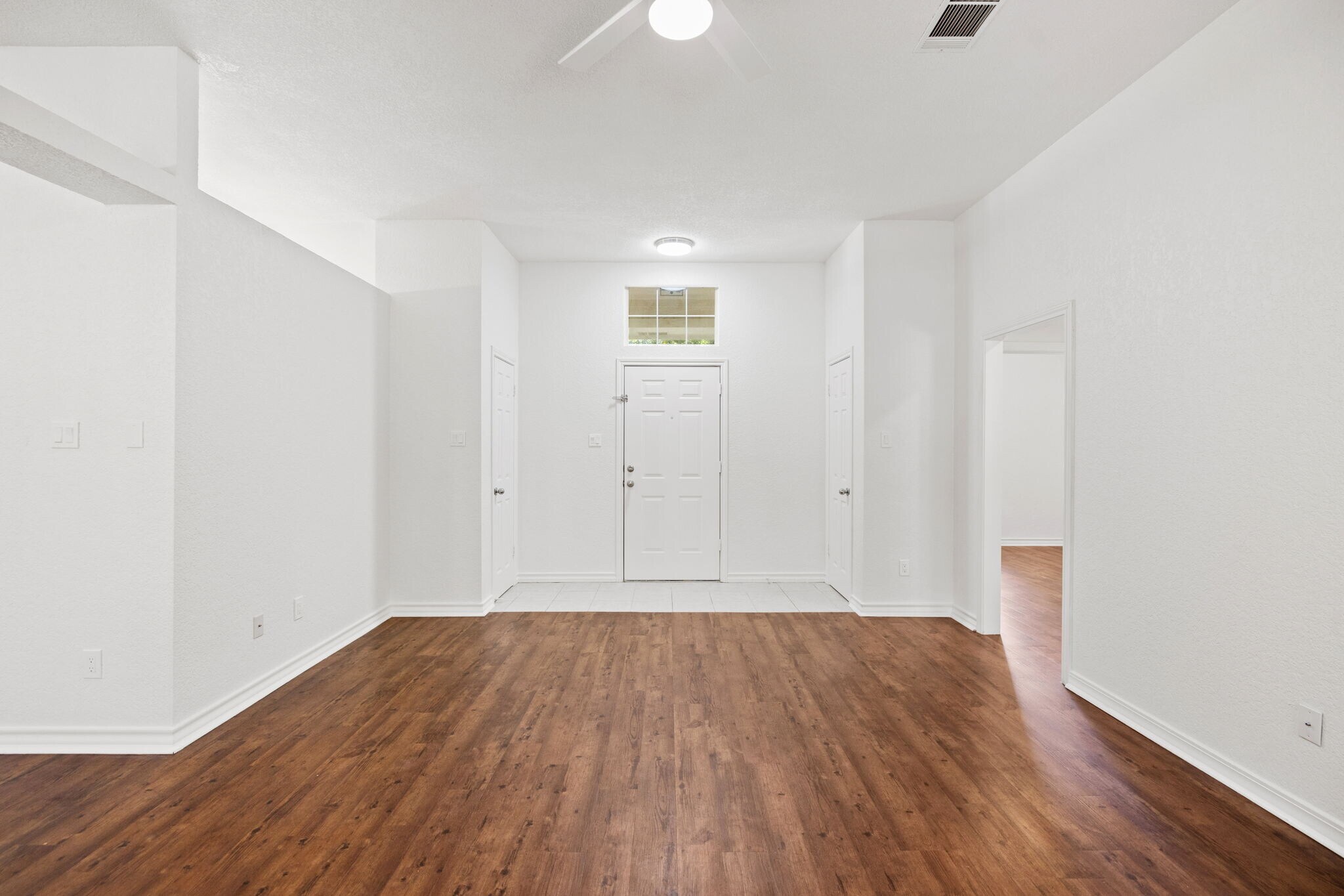 Building Photo - 917 Garden View Dr