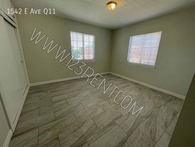 Building Photo - 1542 E Ave Q11