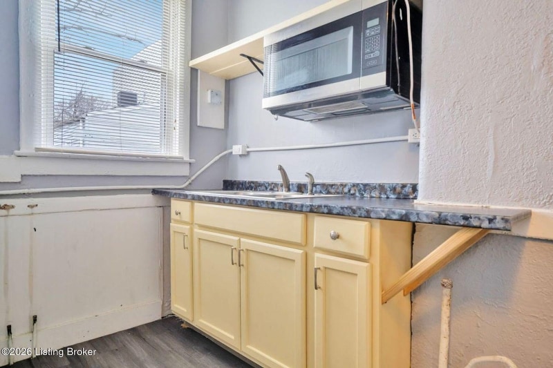 Building Photo - 1817 Columbia St