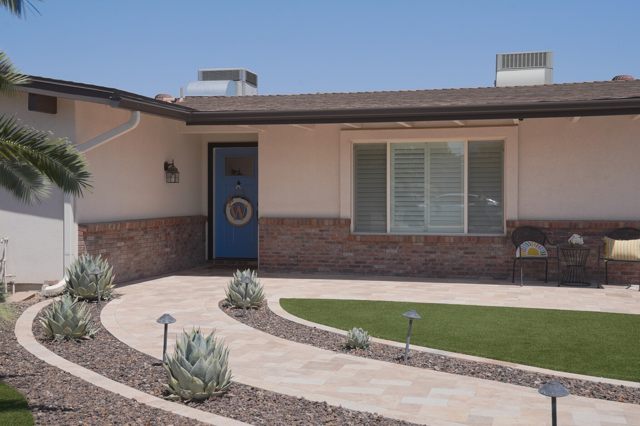 Building Photo - 2526 E Mercer Ln