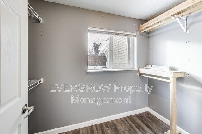 Building Photo - 226 Creekway Ct