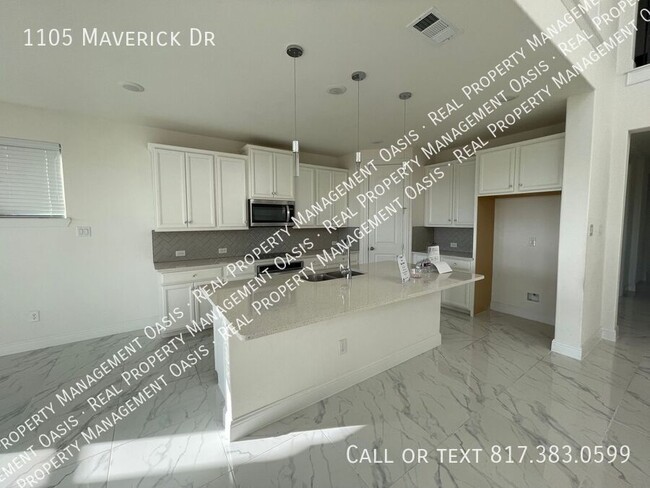 Building Photo - 1105 Maverick Dr