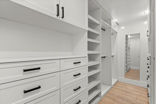 Building Photo - 201 Cedarwood Dr