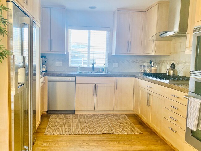 Building Photo - 3005 Strongs Dr