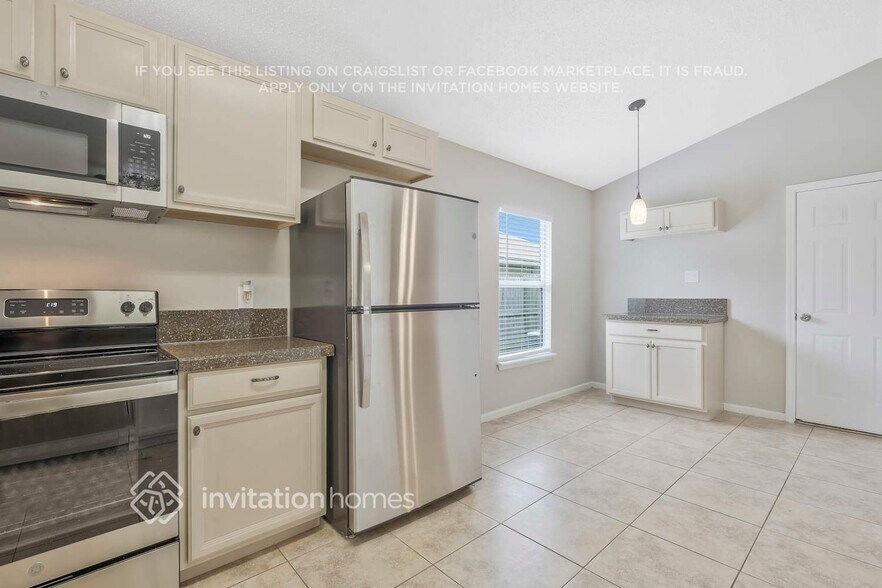 Building Photo - 1800 Northglen Cir