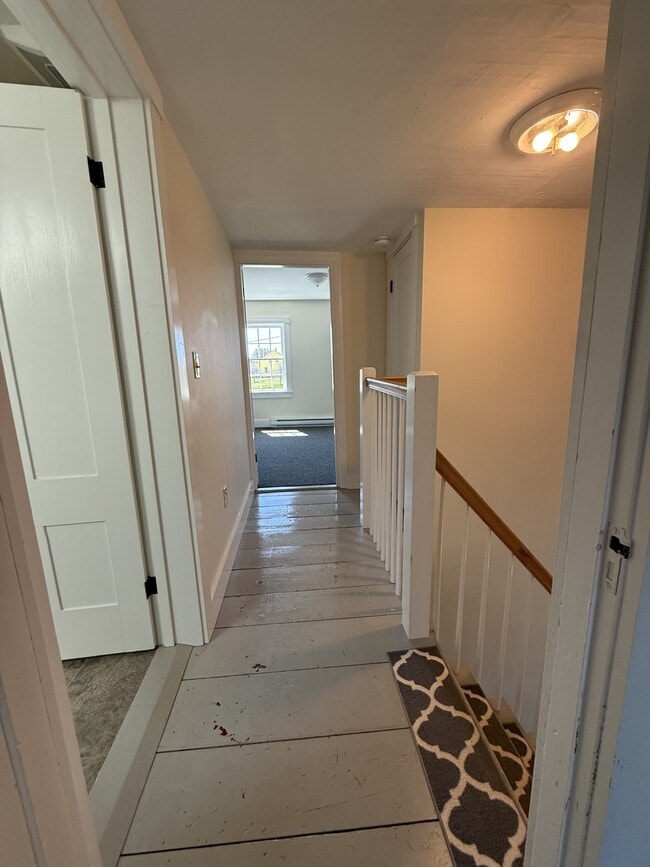 Building Photo - 799 River Rd