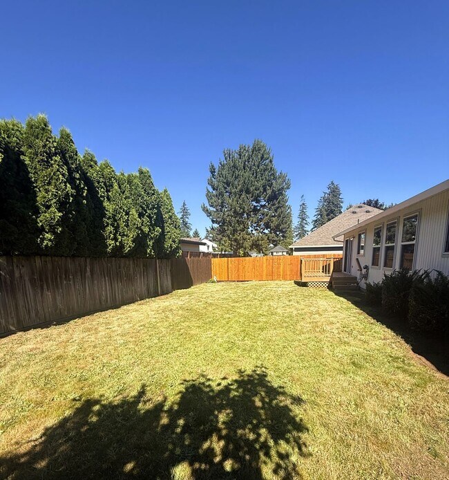 Building Photo - Updated 3B/2Ba Ranch in Five Corners!