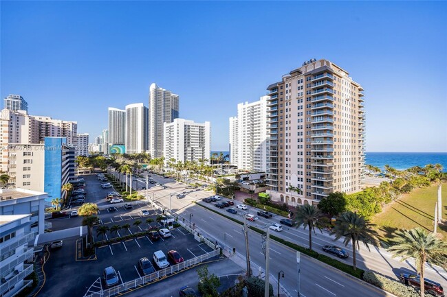 Building Photo - 1945 S Ocean Dr