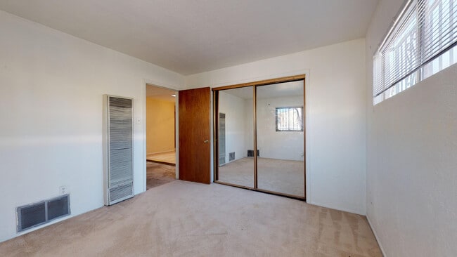 Building Photo - UPTOWN 3/BD 2/BA 1/CP WORKSHOP