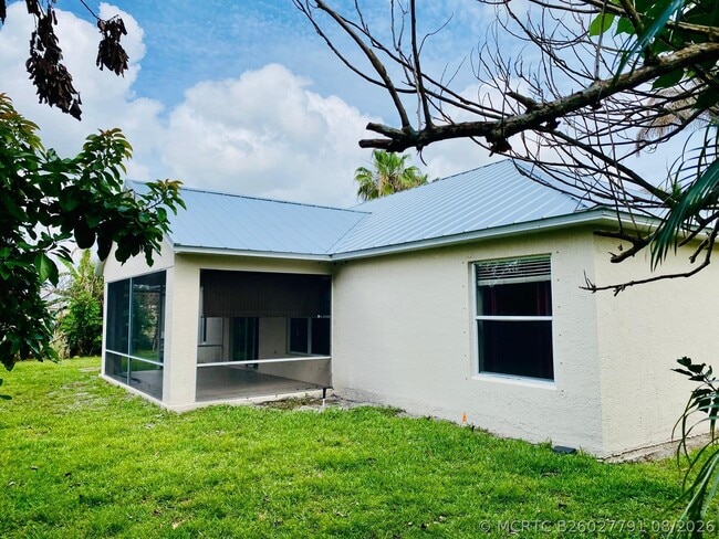 Building Photo - 5952 NW Baynard Dr