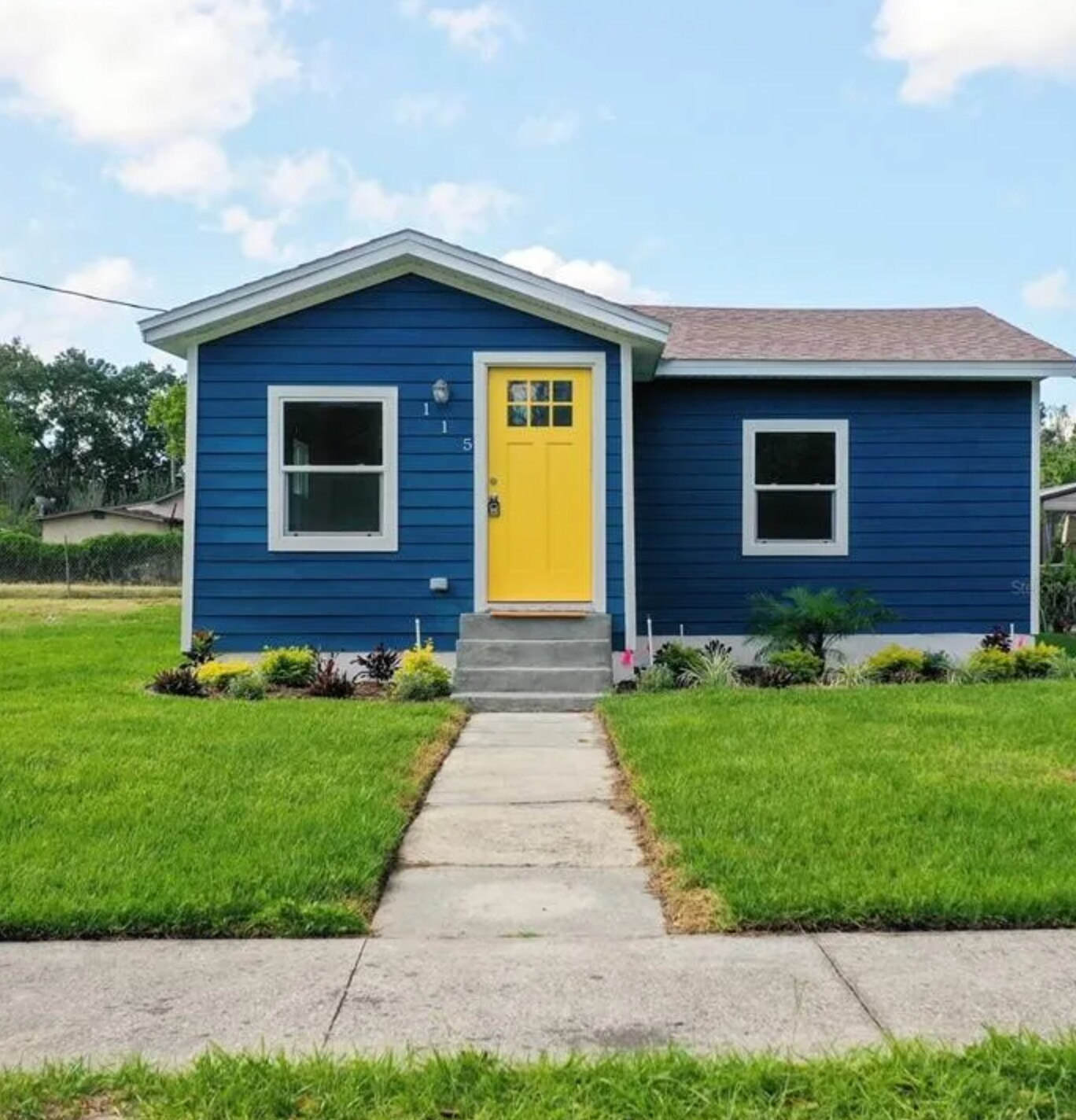 Building Photo - 115 W Redding St