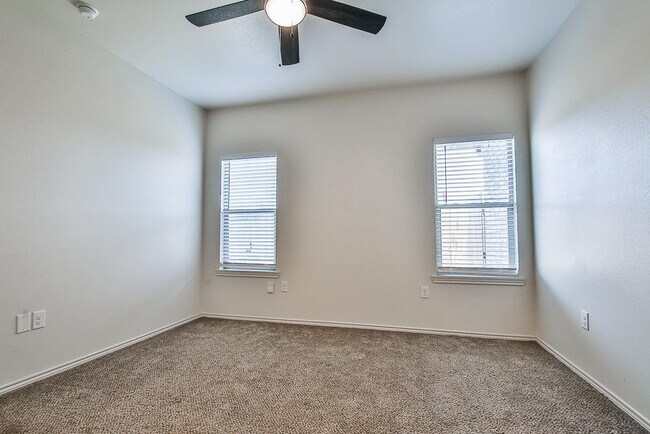 Building Photo - 5636 Lehigh St