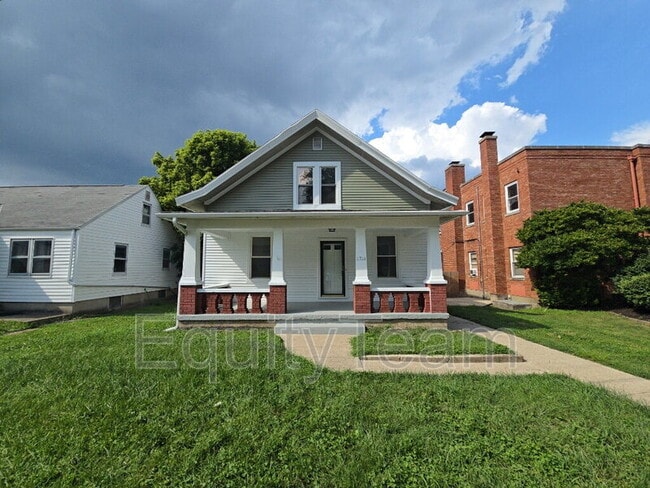 Primary Photo - 1716 Cedar Ave