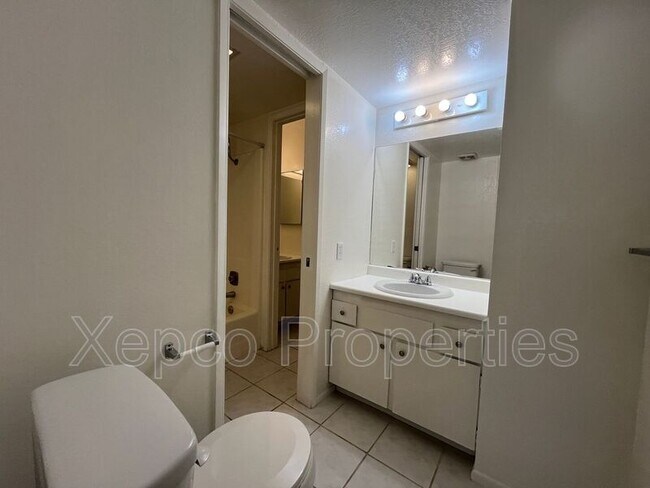 Building Photo - 5300 E Waverly Dr