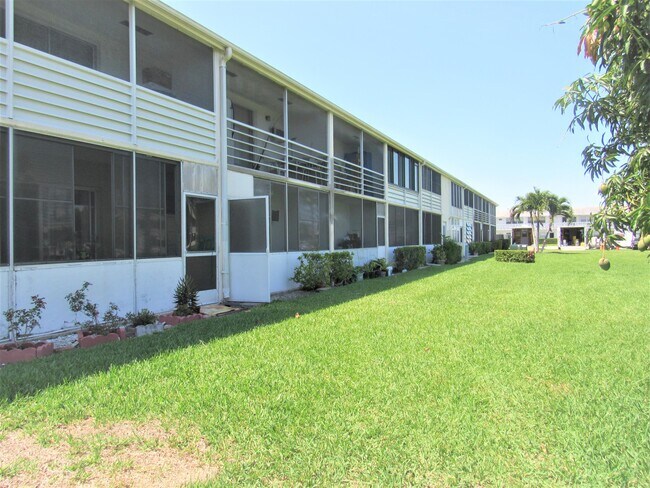 Building Photo - 214 Berkshire K