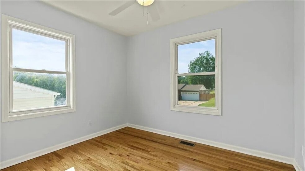 Building Photo - 16400 E 17th St S