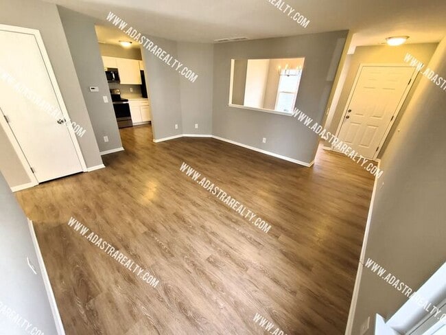 Building Photo - Gorgeous Remodeled Duplex in Baldwin City-Available in JUNE!!