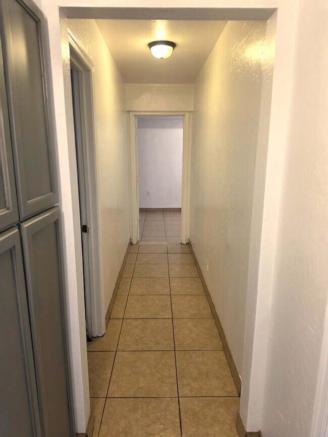 Building Photo - MOVE-IN READY 3 BEDROOM WITH $250 BONUS – ALL TILE & CENTRAL AIR OFFERING $500 GIFT CARE AFTER SU...