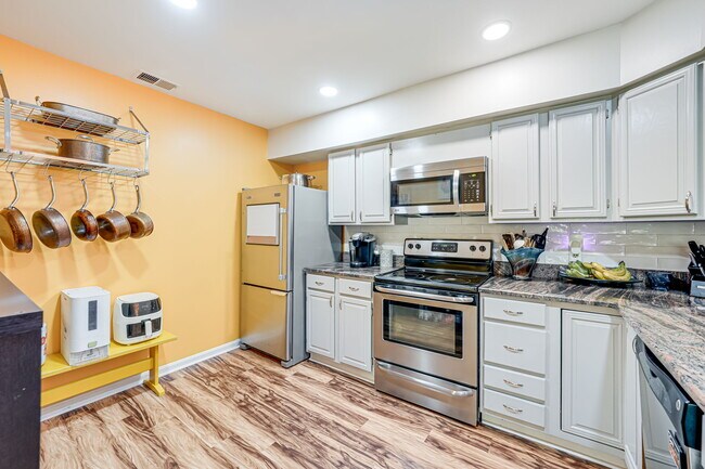 Building Photo - 2241 Lovedale Ln
