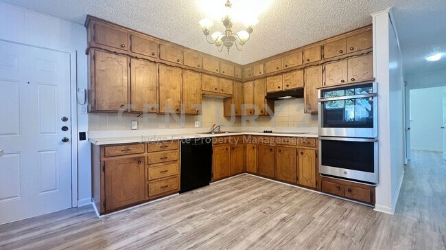 Building Photo - 5429 Farnsworth Ave