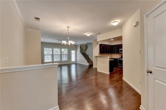 Building Photo - 2152 Greencrest Cir