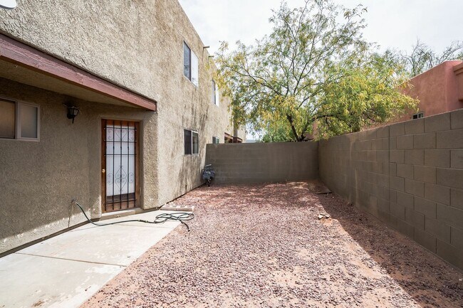 Building Photo - 780 N Richey Blvd