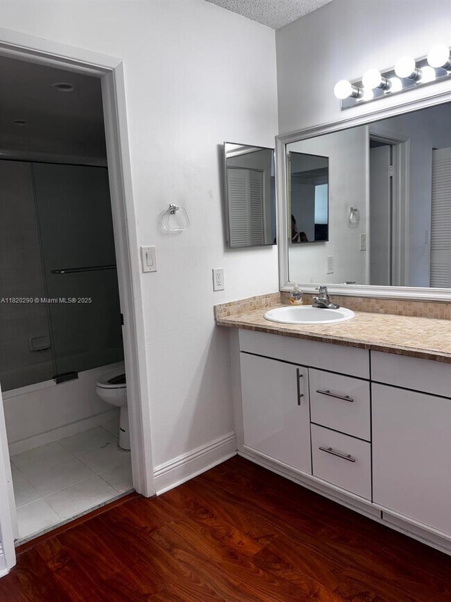 Building Photo - 20505 E Country Club Dr