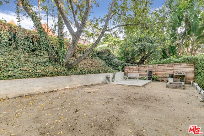 Building Photo - 854 Hyperion Ave