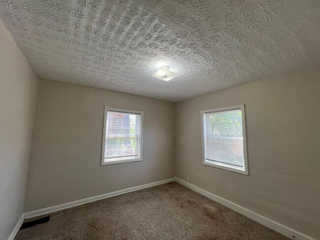 Building Photo - 397 S Chase Ave