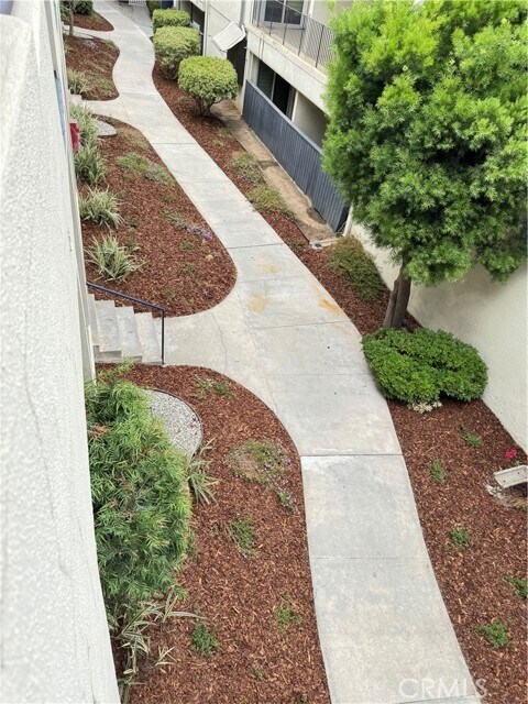 Building Photo - 251 N Oakland Ave