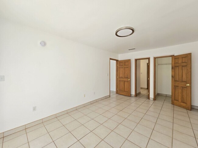 Building Photo - 620 1/2 Alto St