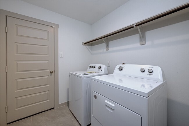 Building Photo - 1203 Hyde Lk Ln