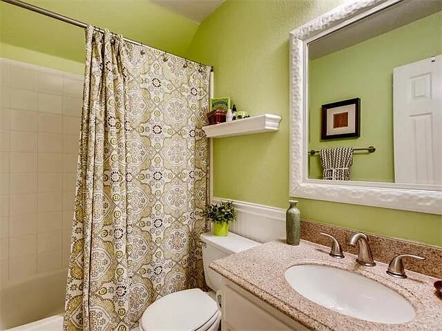 Building Photo - 2221 Speidel Dr