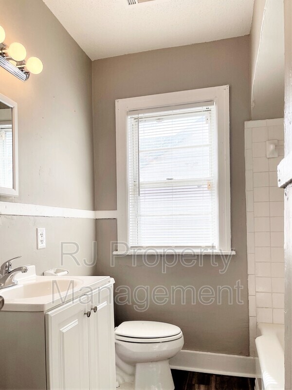Building Photo - 1639 Shadowlawn Blvd