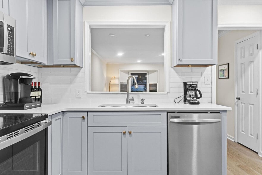 Building Photo - 170 Northview Dr