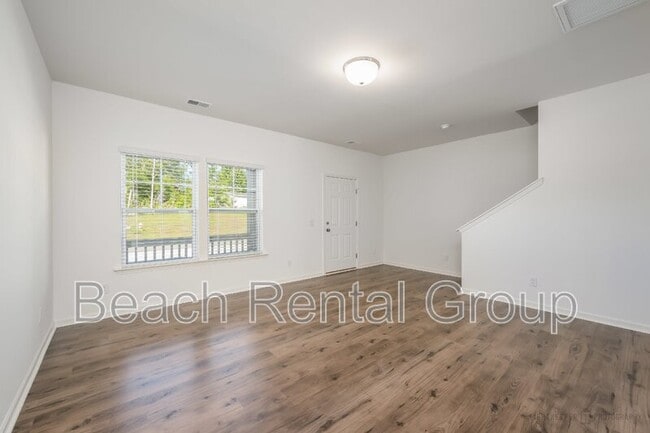 Building Photo - 209 Banbury Ln